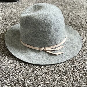 Gray Felt Women's Hat with Cream Band